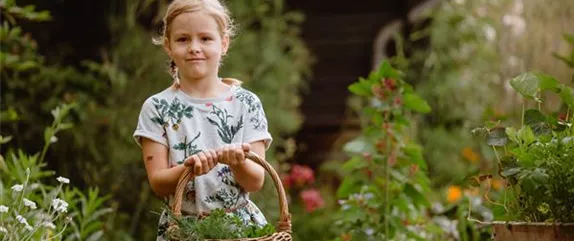 KINDER SPIELERISCH IN DIE ERNTE EINBEZIEHEN